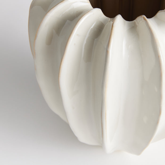 Blecklyn Vase - View 3